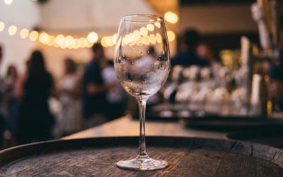 Så meget service skal du leje pr. gæst: glas, tallerkener og bestik (med eksempler)